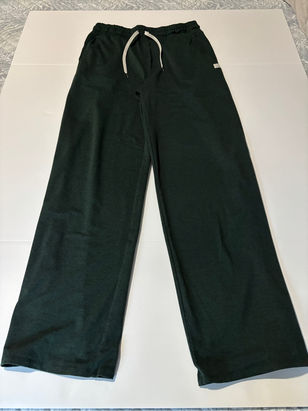 Vuori Dark Green Heathered Wide Leg Drawstring Pull-On Pants - Medium